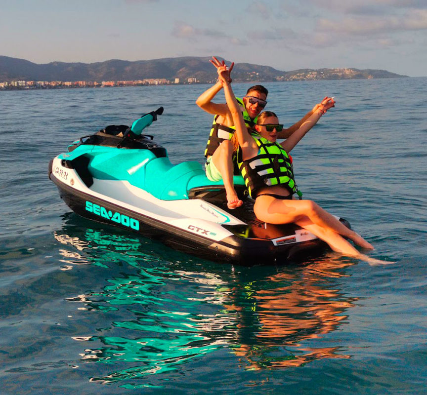 Alquiler moto de agua con titulación | Alquilar moto de agua Por Libre en Castellón | Alquiler moto agua Grao de Castellón | Montemar Jets ✅
