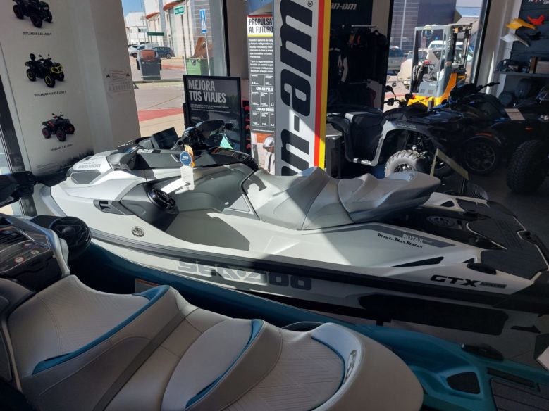 GTX Limited 325 2026 iDF Pack Tech Blanco Perla | Nueva GTX Limited 325 2026 Blanco Perla | Sea-Doo GTX Ltd 325 2026 | Montemar Motor Concesionario Sea-Doo Castellón y Valencia ✅