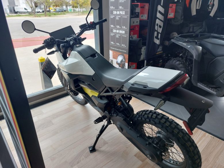 Can-Am Origin 35 Kw Blanco 2025 | Can-Am Eléctricas | Can-Am Origin 100% Eléctrica | Montemar Motor Concesionario Can-Am Castellón y Valencia ✅