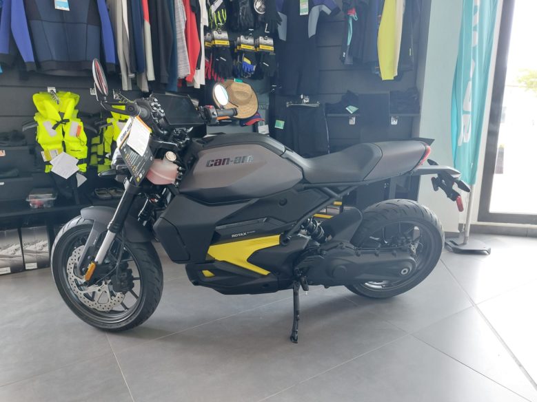 Can-Am Pulse 35 kW Negra 2025 | Can-Am 100% Eléctricas | Moto eléctrica Can Am | Concesionario Can-Am Castellón y Valencia ✅